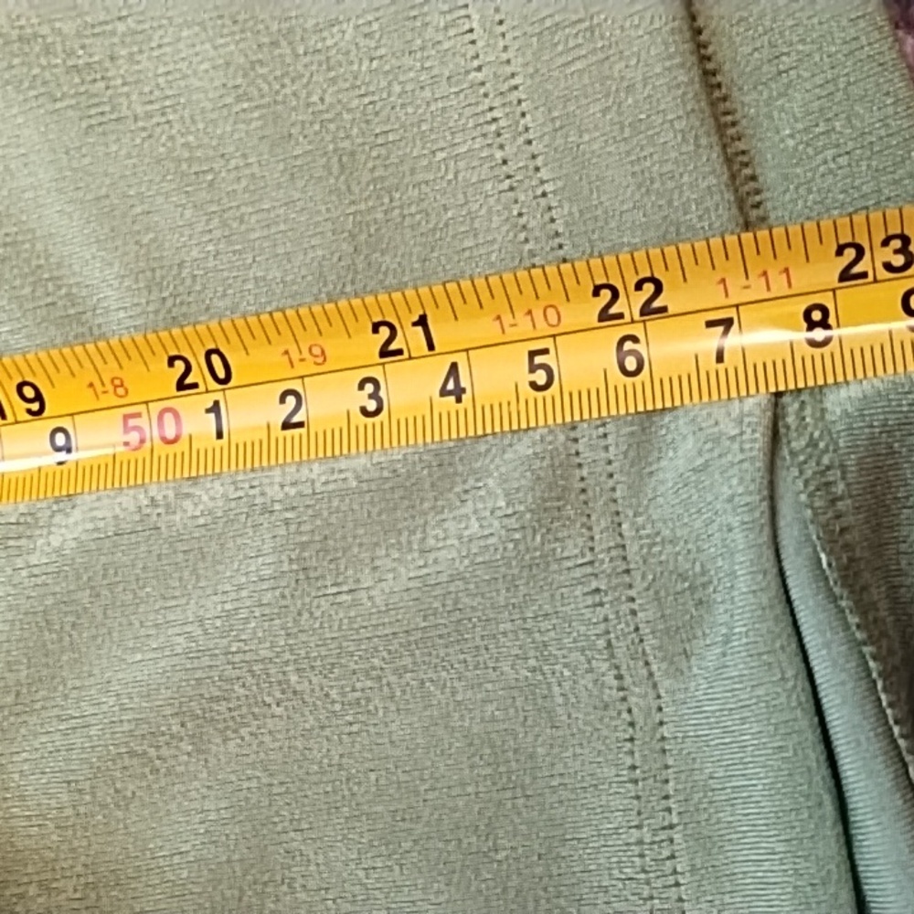 4/$16- NWOT-Carolyn Strauss 2 piece matching green shirt and shorts - Picture 12 of 12